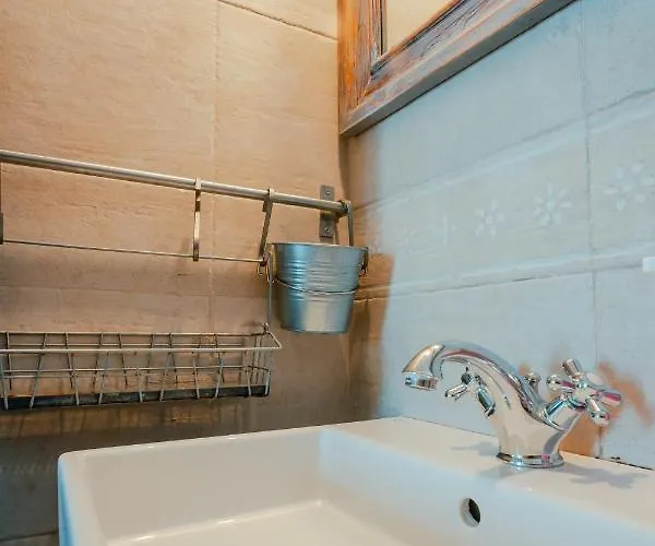 Makares Aparthotel 4*